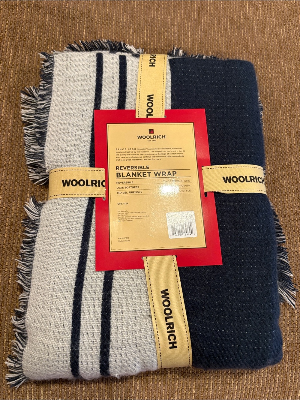 Woolrich Navy and light gray Plaid Blanket Wrap - Picture 2 of 3